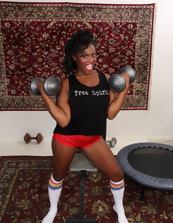 Free black MILF pics of sportswoman doing some nude workout
