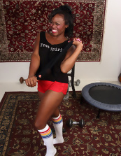 Free black MILF pics of sportswoman doing some nude workout