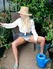 Outdoor MILF porn pics of blonde mom relaxing solo in garden