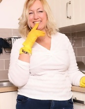 Mature blonde playing in the kitchen MILF porn pics