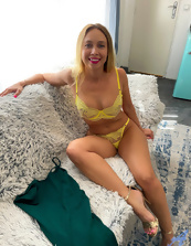 Talented mom teaser is going to show her nude pussy